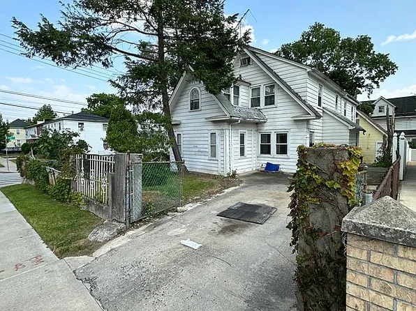 19726 90th Ave, Hollis, NY 11423