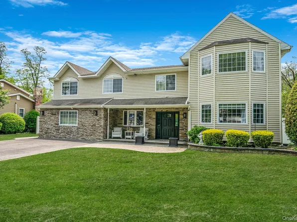 33 Stonywood Drive, Commack, NY 11725