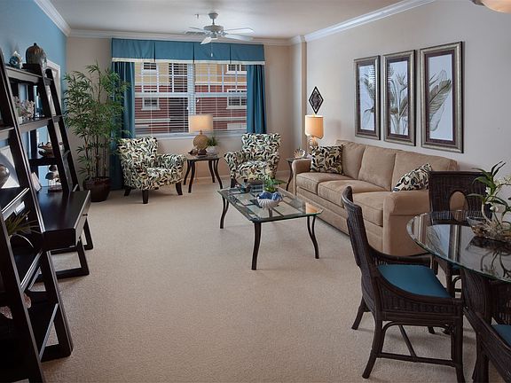 1 bdrm - Living Room - IMG_8845