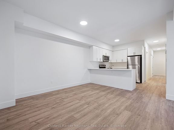 2nd image of 8 Orchard Cres