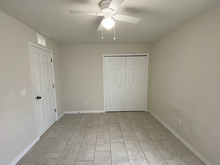 1020 SE 12th Ter — Photo 12