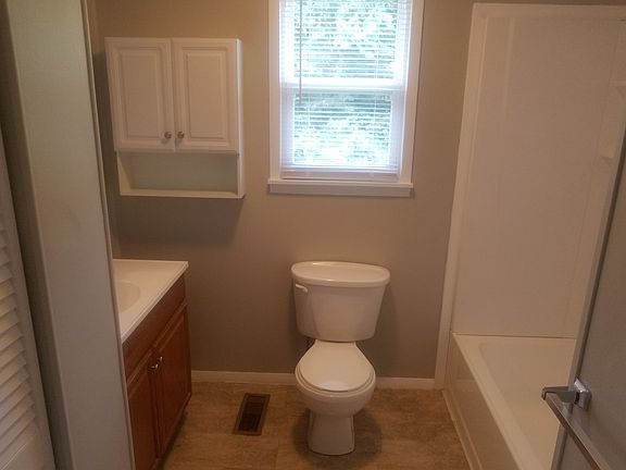 5th image of 912 Dayton Dr