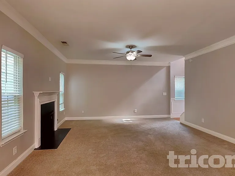 204 Cole Ct — Photo 2