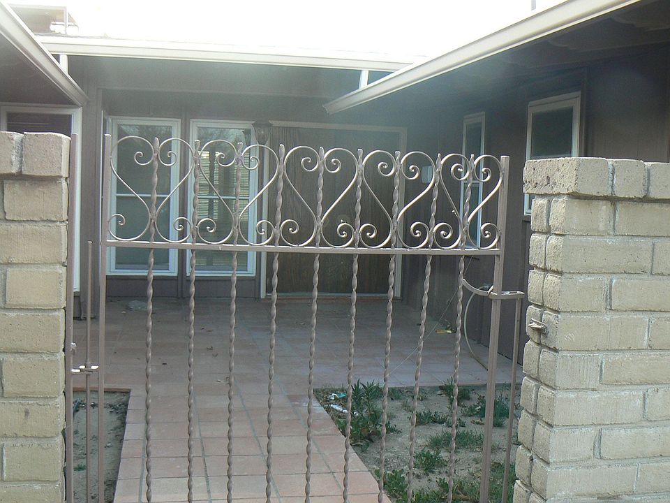 Front entry with courtyard