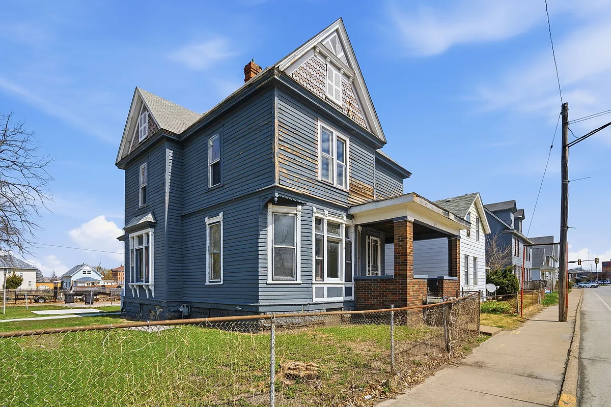 Building Photo - 1405 7th Ave
