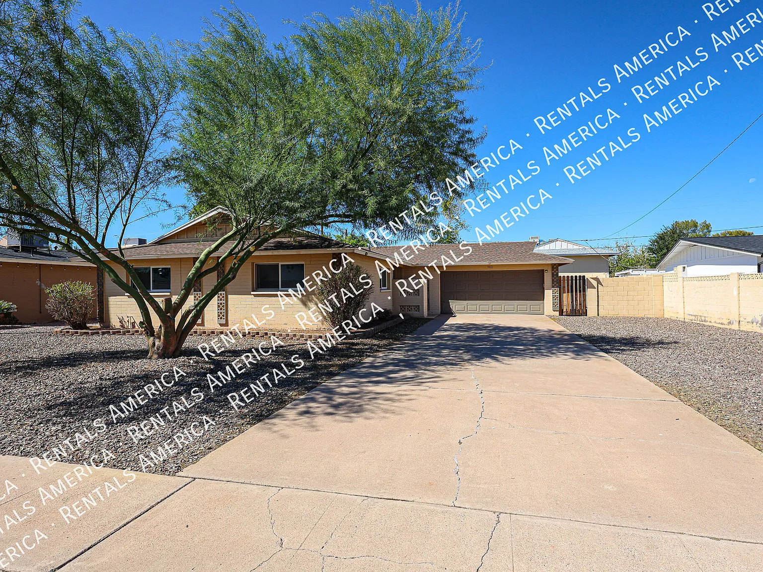 NO HOA, 4/2 bath Home in Tempe — Photo 2