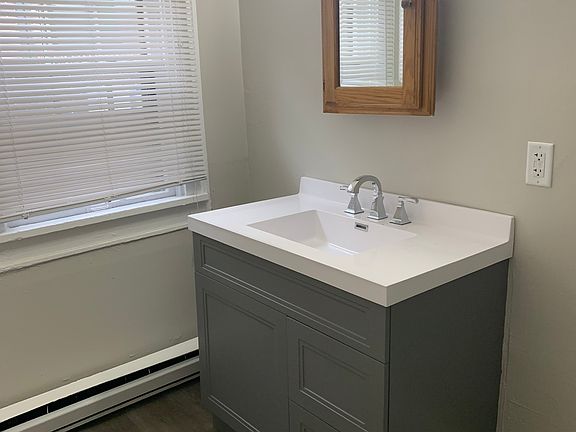 5th image of 212 E 10th St #3