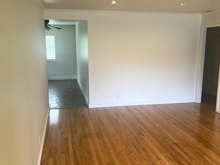 516 NW Forest St — Photo 3