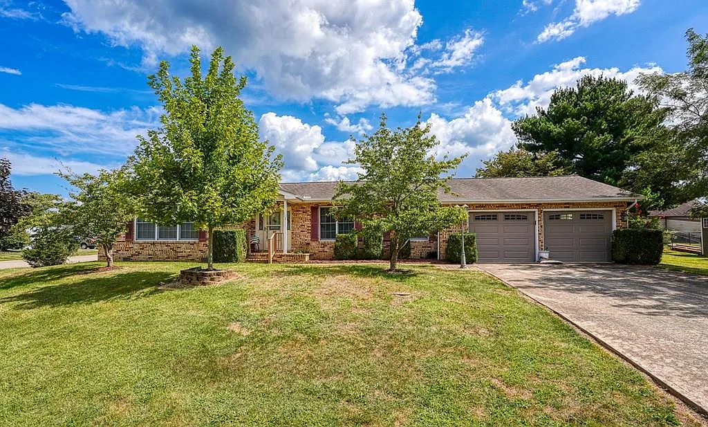 112 Stafford Dr photo 1