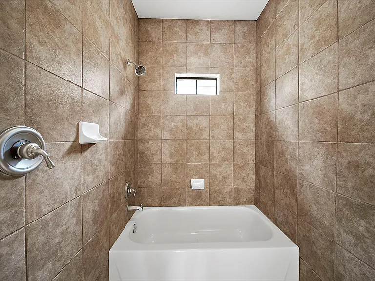 202 McGowen St #F — Photo 22