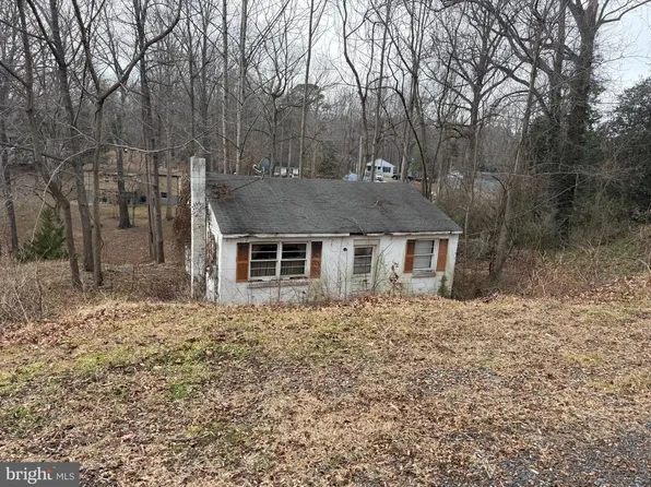 26861 Pine Dr, Mechanicsville, MD 20659