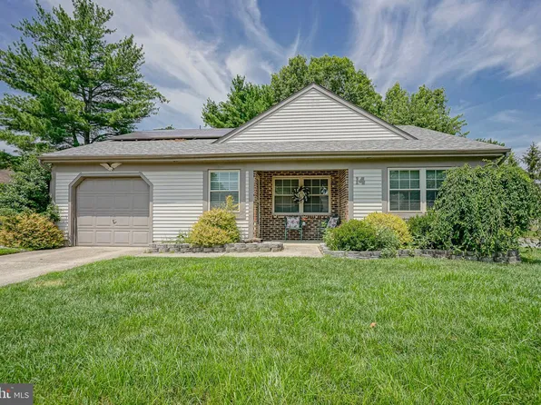 14 Marigold Ct, Mount Laurel, NJ 08054