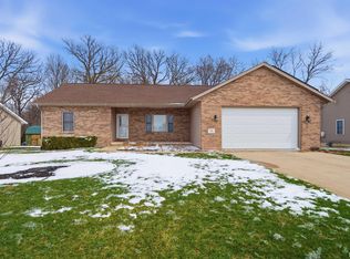 302 Cottonwood Cir, East Peoria, IL 61611
