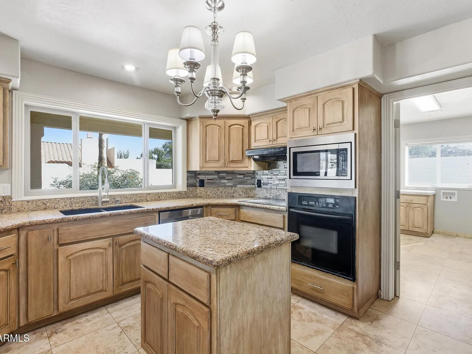 4 bed, 2.5 bath, 2503 sqft, $3,900 — Photo 3