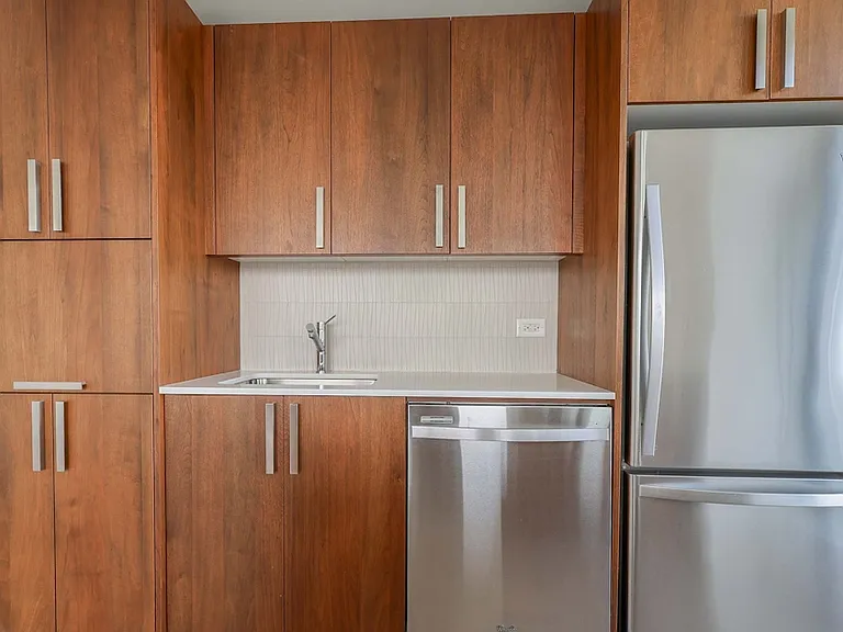 480 Main St #22G — Photo 4