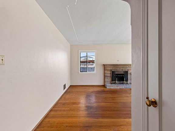5th image of 689 N 16th St