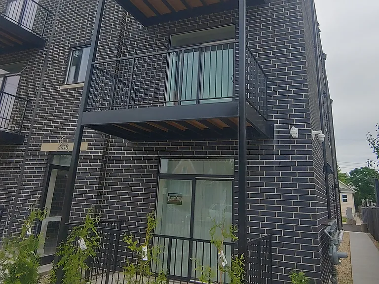 4418 N Austin Ave #102 — Photo 2