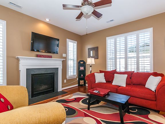 4th image of 8227 Creekside Bluffs Ln