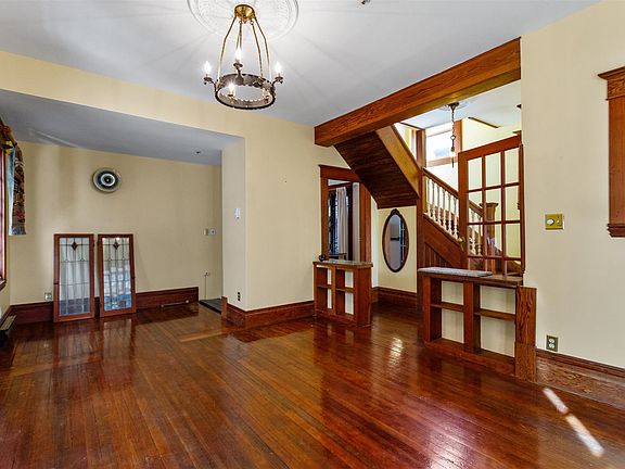 5th image of 1663 Adanac St