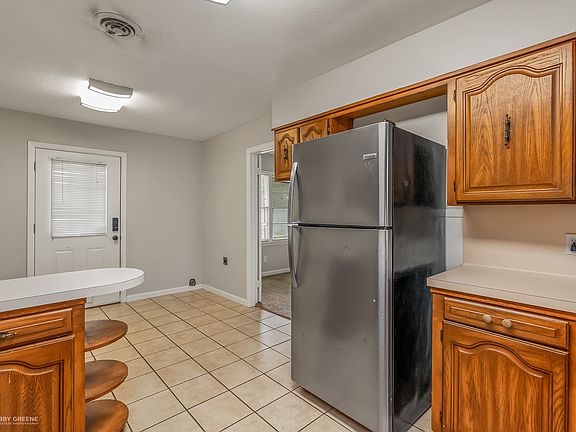 4th image of 2204 Belle Grove Dr