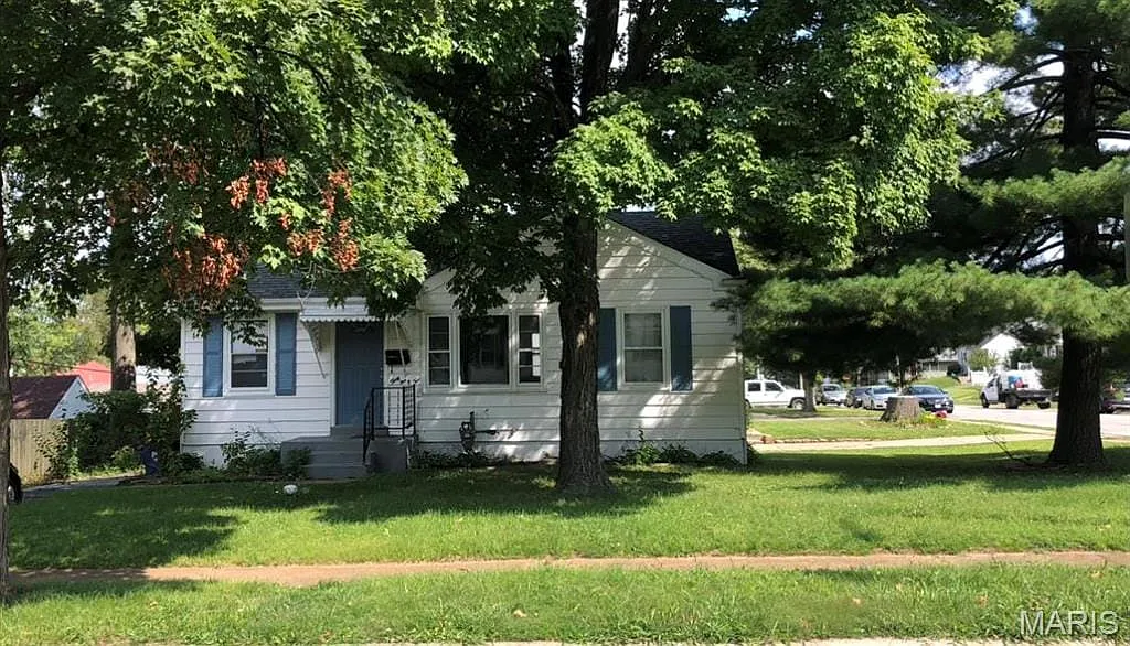 3 bed, 1.5 bath, 792 sqft, $1,550 — Photo 3