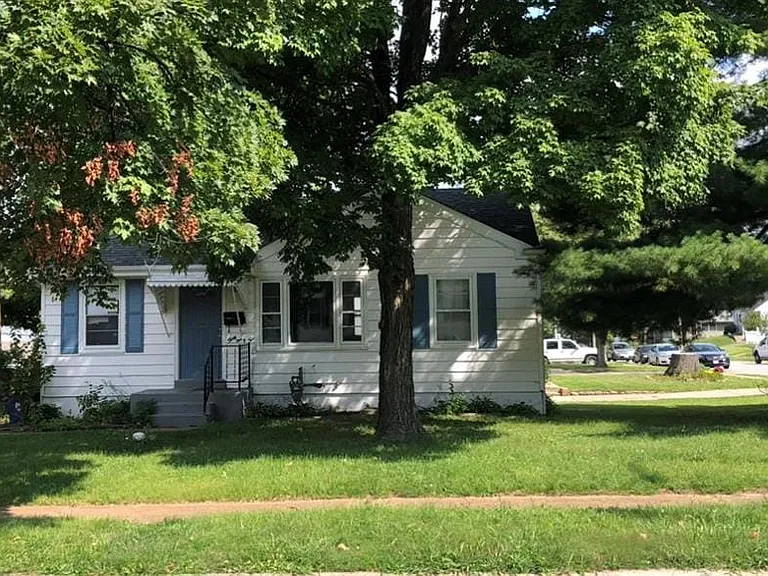 3102 Saint Myron Ln — Photo 3