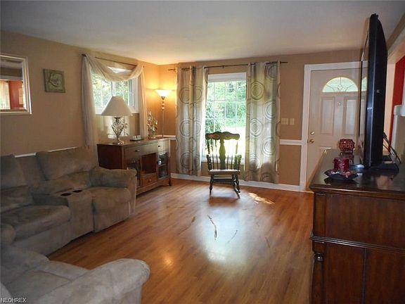 2nd image of 2795 Hilda St SE