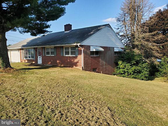 3rd image of 500 Geneva Dr