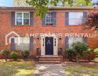 2014 Montreat Pkwy APT C, Vestavia Hills, AL, 35216