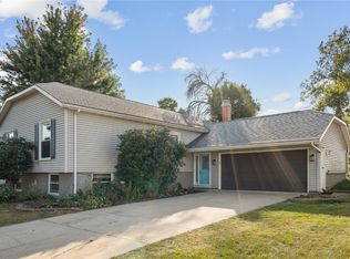 116 Rollingwood Dr NW, Cedar Rapids, IA 52405