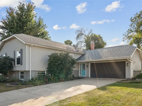 116 Rollingwood Dr NW, Cedar Rapids, IA 52405