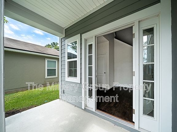 3rd image of 7814 Meadow Walk Ln