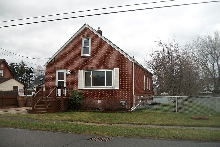 1st image of 165 Wellworth Pl