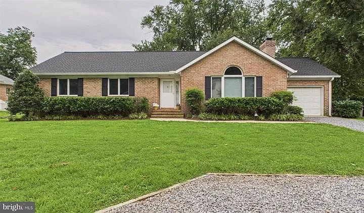3 bed, 3000 sqft, $3,500 — Photo 1