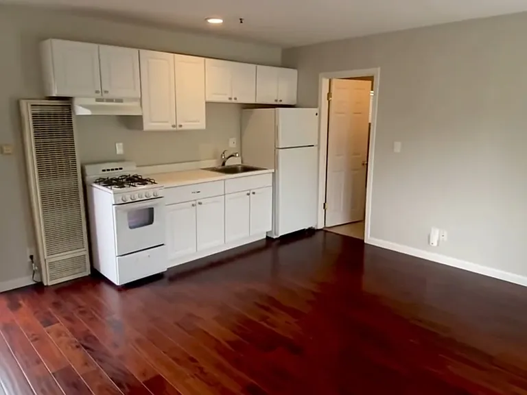 7 Courtney Ln #B — Photo 2