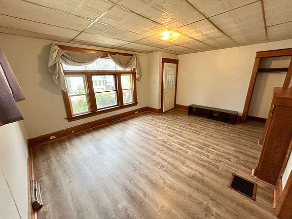 2nd image of 639-641 W 5th St #1