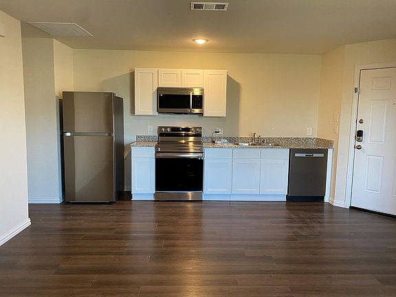 2nd image of 2203 Henry St #A