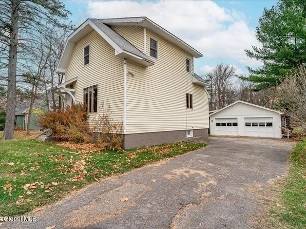 128 Lakehill Road, Burnt Hills, NY 12027