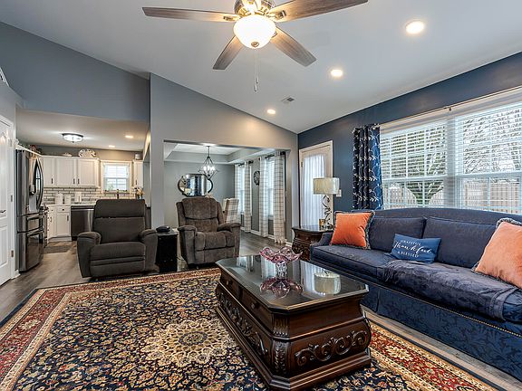 5th image of 417 Worthington Pl