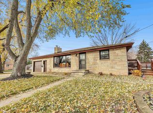 1318 S Oneida St, Green Bay, WI 54304