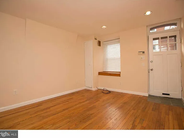 4431 Silverwood St — Photo 15
