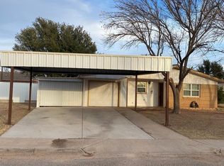 2005 S McElroy St, Crane, TX 79731
