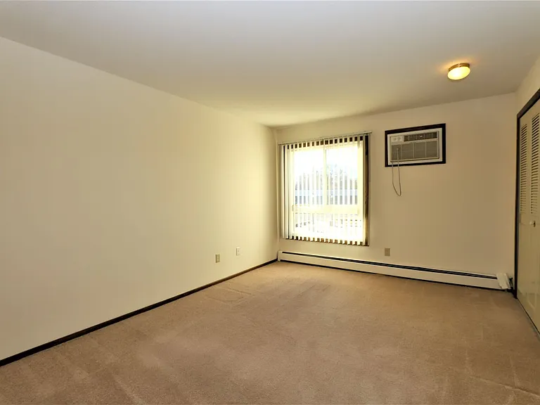 4251 Parklawn Ave — Photo 10