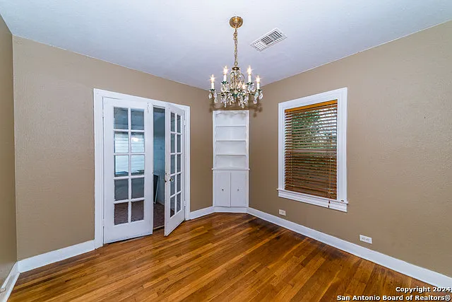 2218 W Mistletoe Ave — Photo 9