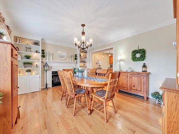 2nd image of 6115 Ashmont Dr