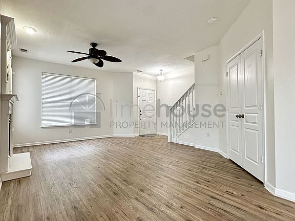 3rd image of 5872 Ludington Dr #1