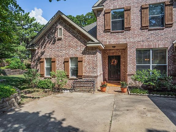 2nd image of 5 Shady Oaks Ct