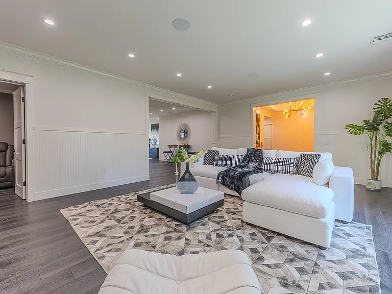2150 S El Molino Ave — Photo 7
