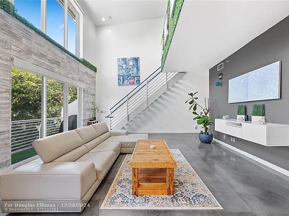 5th image of 2760 NE 8th Ave #2760