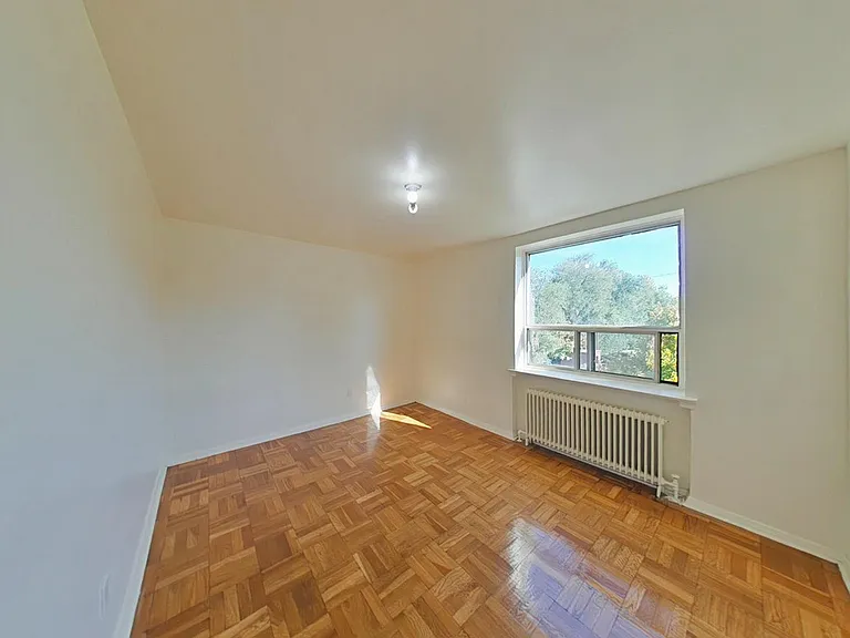 1607 Victoria Park Ave — Photo 11